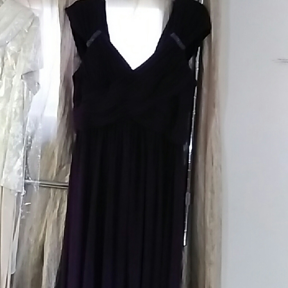 Plum colored gown perfect for winter ball/dinner - Picture 2 of 4